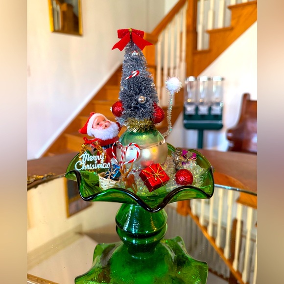 SOLD- Handmade Holiday vintage centerpiece 🌲 - Picture 3 of 9